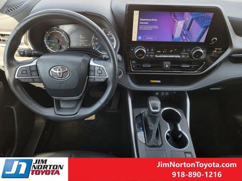 Used 2024 Toyota Highlander XLE image 28