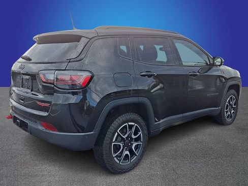 Used 2025 Jeep Compass Trailhawk w/ Trailhawk Elite Group AWD/4WD image 4