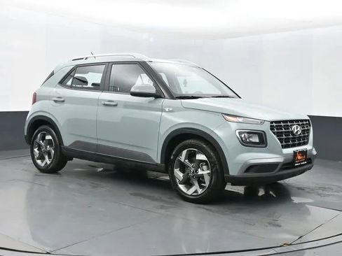 Used 2025 Hyundai Venue SEL image 8