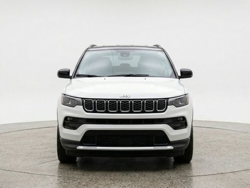 Used 2025 Jeep Compass Limited image 2