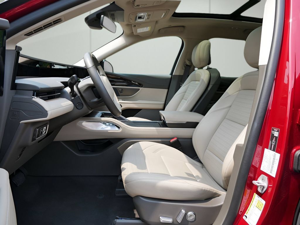 Used 2025 Lincoln Nautilus Reserve AWD/4WD image 10
