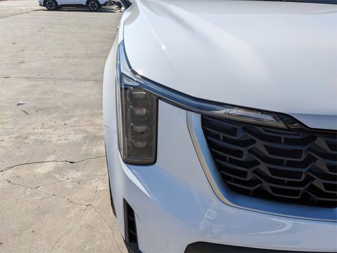 Certified 2025 Kia Sorento LX image 11