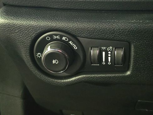 New 2026 Chrysler Pacifica Pinnacle image 28