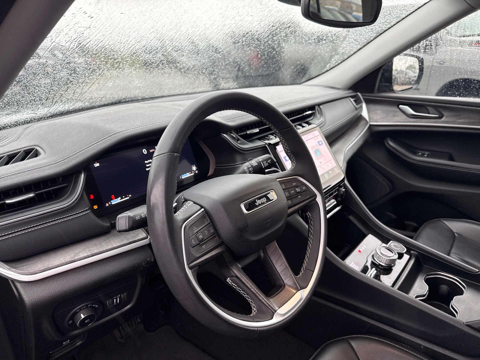 Used 2023 Jeep Grand Cherokee Limited AWD/4WD image 10