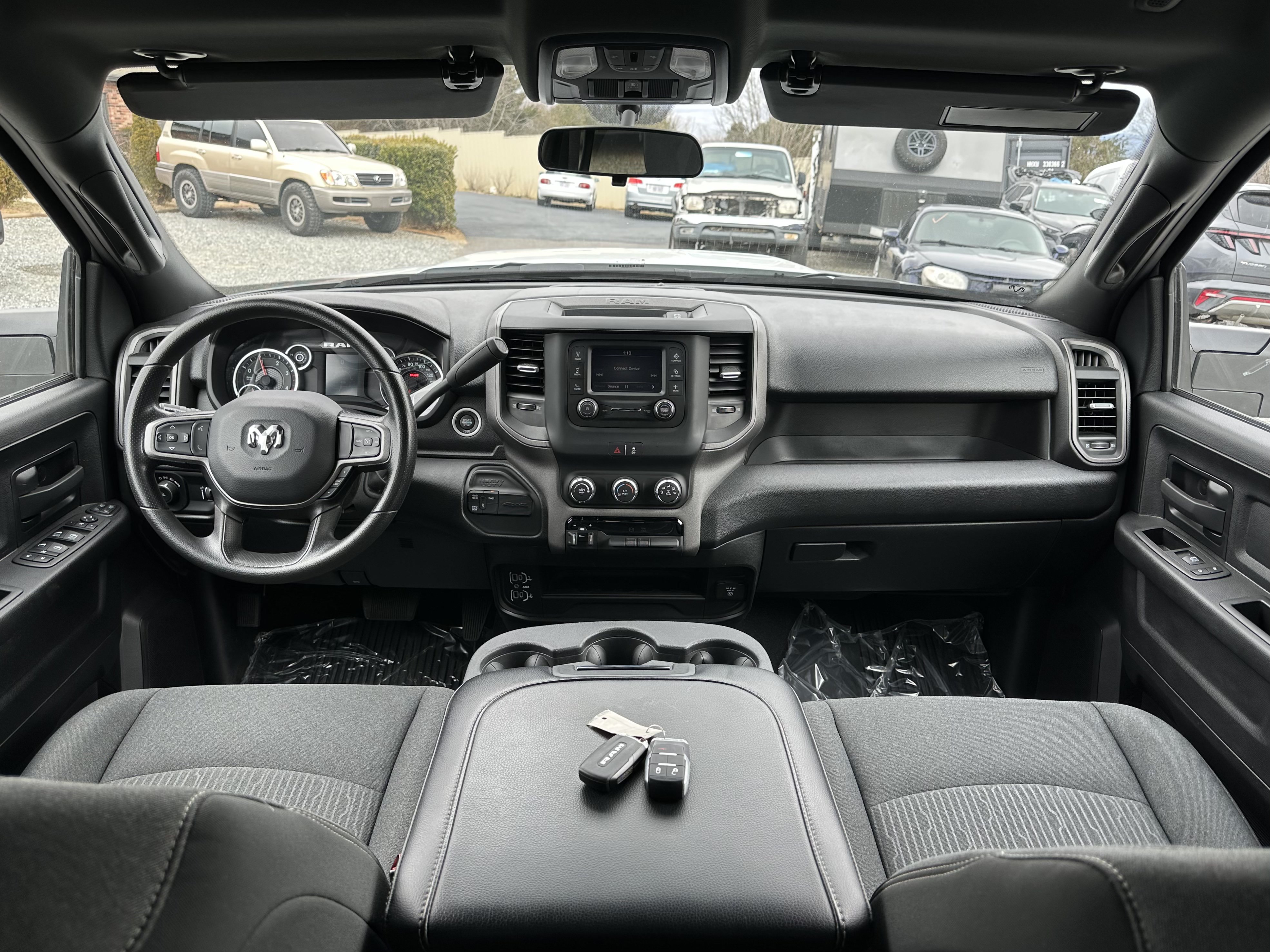 Used 2024 RAM 3500 Tradesman w/ Chrome Appearance Group AWD/4WD image 14