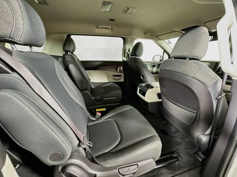 Used 2023 Kia Carnival LX w/ Paint Protection Package FWD image 26
