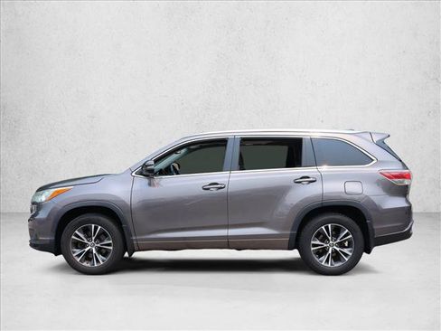 Used 2016 Toyota Highlander XLE AWD/4WD image 8