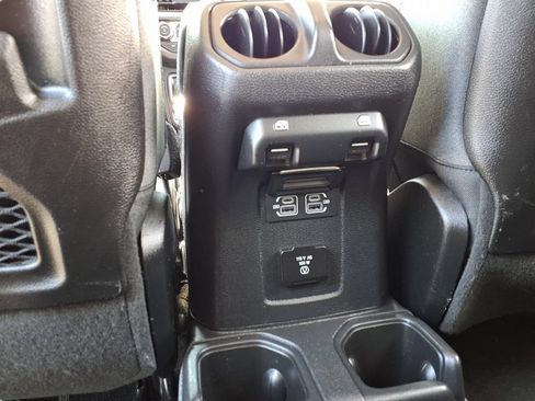 Used 2025 Jeep Wrangler Unlimited Rubicon AWD/4WD image 26