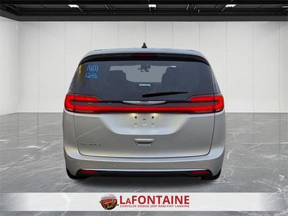 Used 2024 Chrysler Pacifica Touring-L