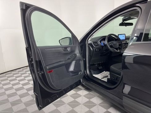 Used 2023 Ford Escape Active image 17