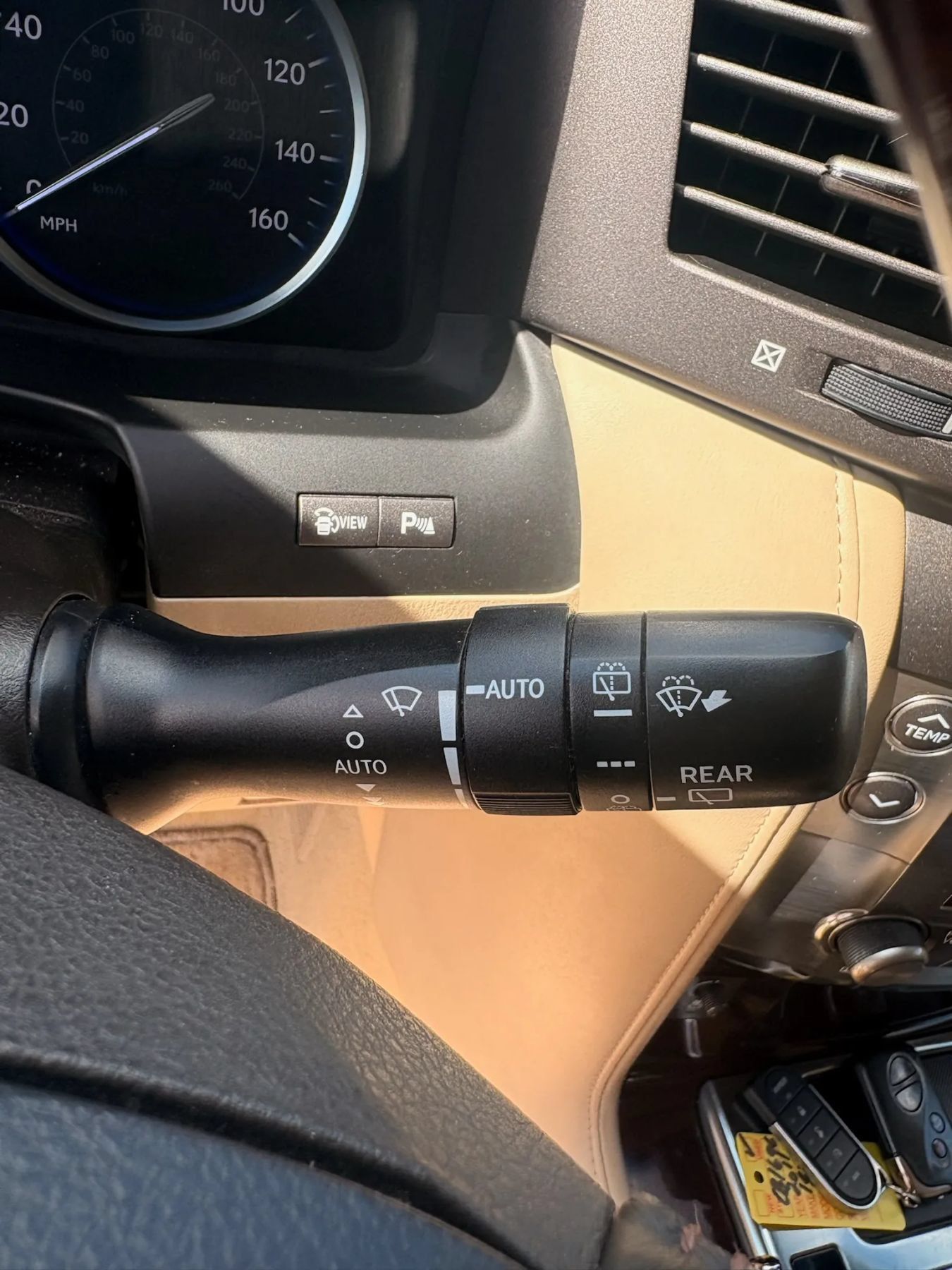 Used 2011 Lexus LX 570 4WD w/ Luxury Pkg image 17