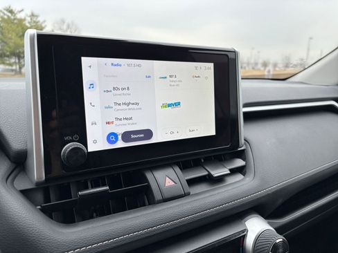 Used 2025 Toyota RAV4 LE image 21