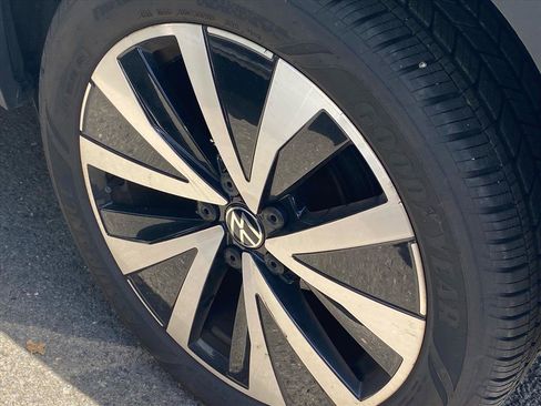 Certified 2024 Volkswagen Taos SE FWD image 20