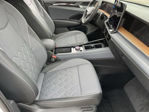 New 2026 Volkswagen Tiguan SEL R-Line AWD/4WD image 8