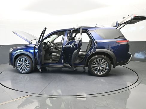 Used 2022 Nissan Pathfinder SL w/ SL Premium Package image 70