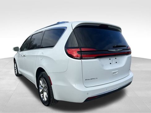 Used 2021 Chrysler Pacifica Touring-L image 21