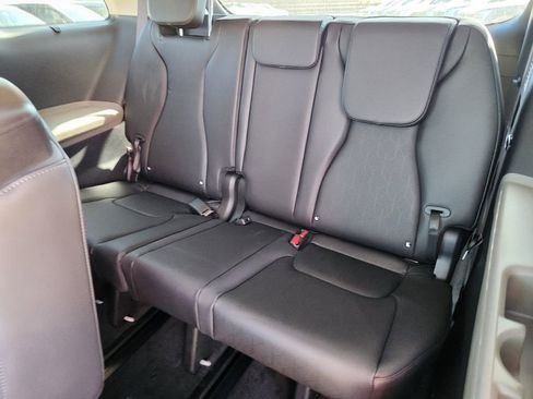New 2026 Kia Carnival EX FWD image 10