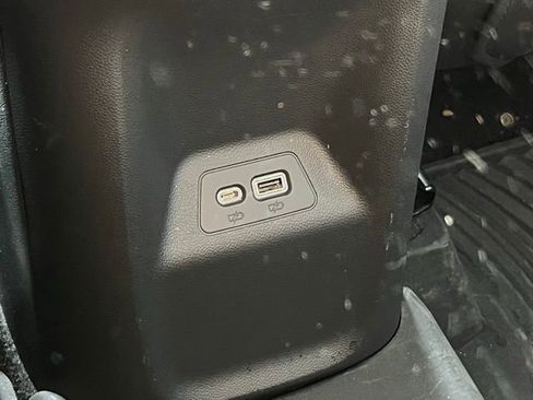 Used 2023 Buick Envision Essence image 31