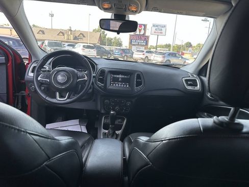 Used 2019 Jeep Compass Latitude FWD image 18