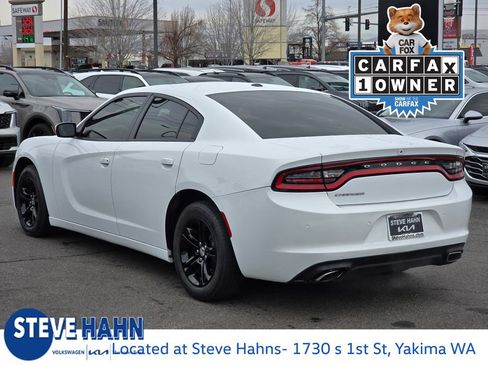 Used 2021 Dodge Charger SXT w/ Driver Convenience Group image 3