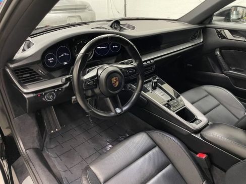 Used 2021 Porsche 911 Carrera w/ Premium Package RWD image 2