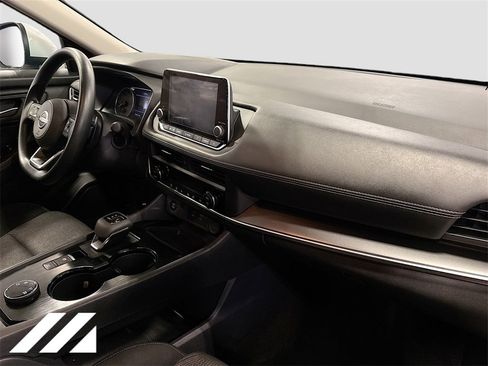 Used 2024 Nissan Rogue SV image 30