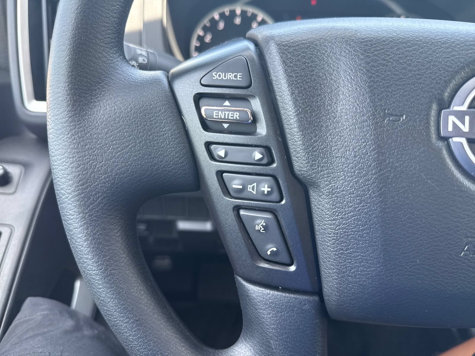 Used 2025 Nissan Frontier SV RWD image 29