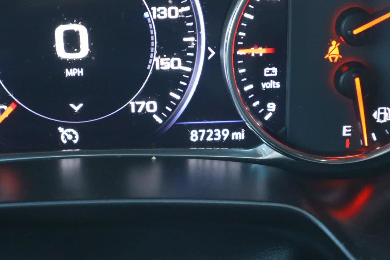 Used 2019 Chevrolet Blazer RS w/ Sun and Wheels Package FWD image 11