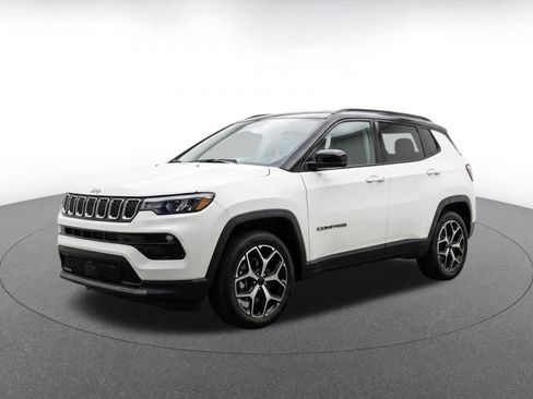 Used 2025 Jeep Compass Limited AWD/4WD image 3