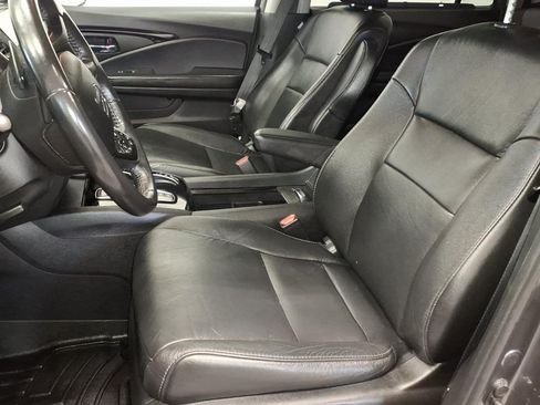 Used 2019 Honda Pilot AWD Touring image 9