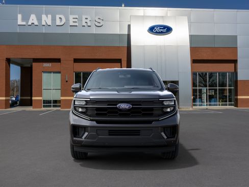 New 2027 Ford Expedition Active RWD image 3
