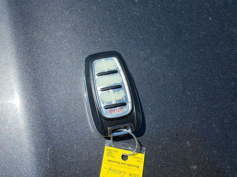 Used 2022 Chrysler Pacifica Touring-L FWD image 10