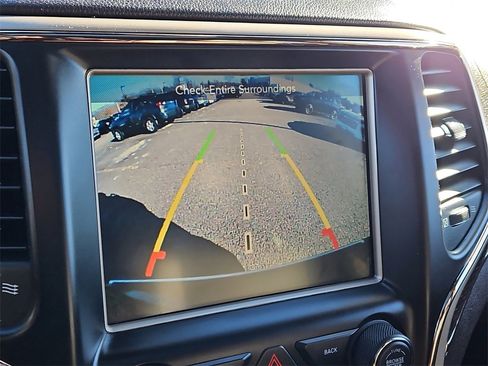 Used 2015 Jeep Grand Cherokee Summit image 16