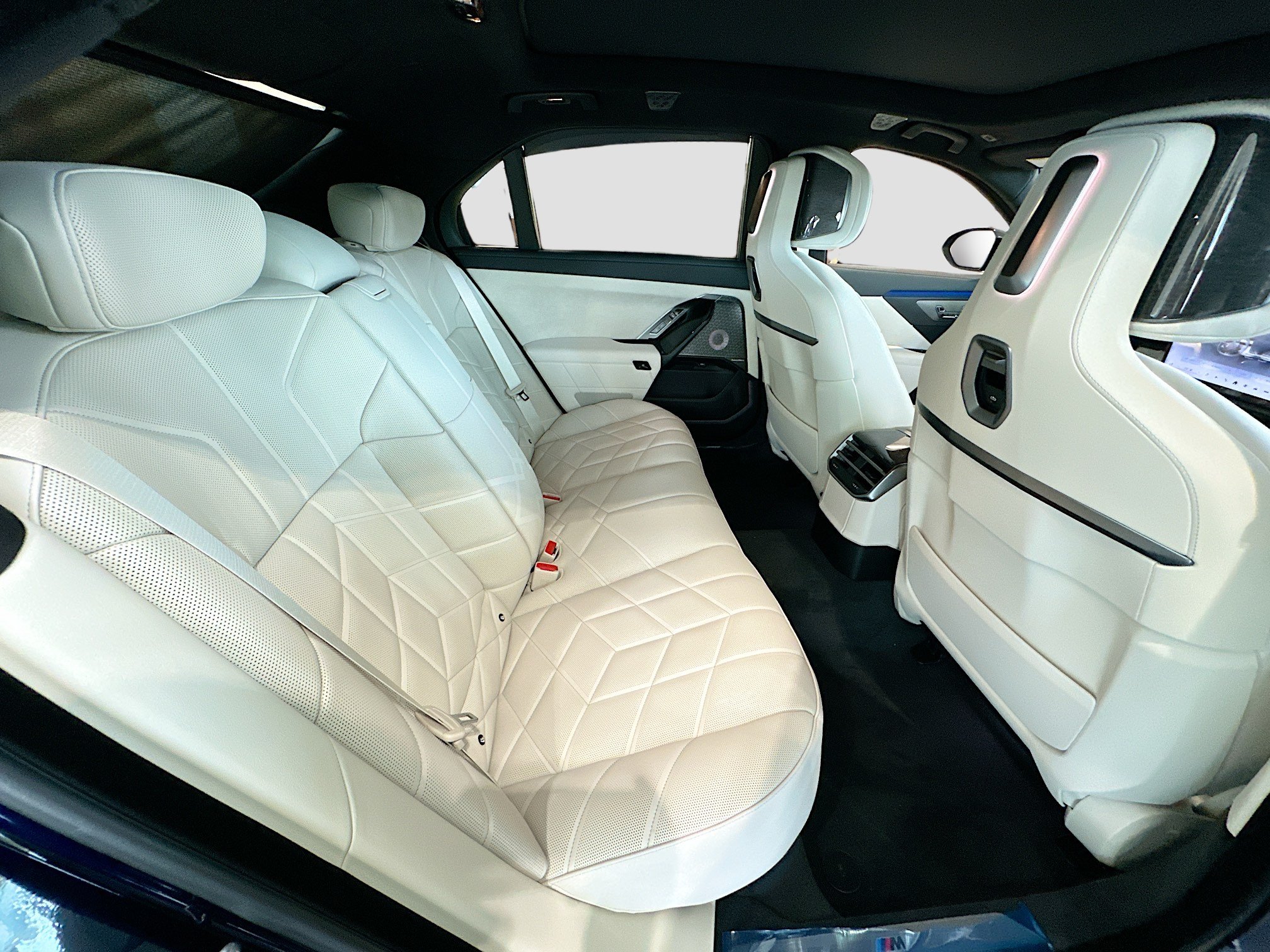 New 2027 BMW 740i w/ Executive Package RWD image 23
