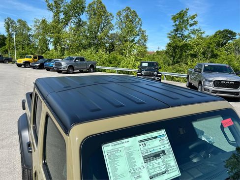 New 2025 Jeep Gladiator Sport image 20