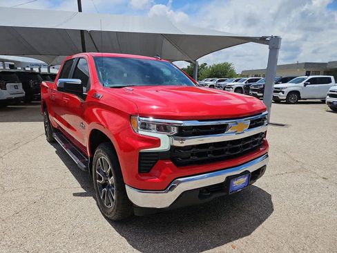 Used 2023 Chevrolet Silverado 1500 LT w/ Z71 Off-Road Package AWD/4WD image 2