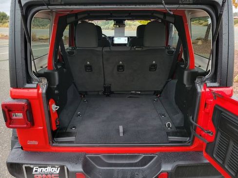 Used 2024 Jeep Wrangler Unlimited Rubicon image 15
