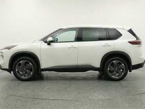 Used 2025 Nissan Rogue SV AWD/4WD image 3