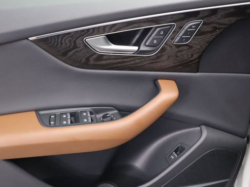 Used 2022 Audi Q8 Premium Plus image 24