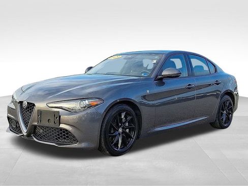Used 2023 Alfa Romeo Giulia Ti image 3