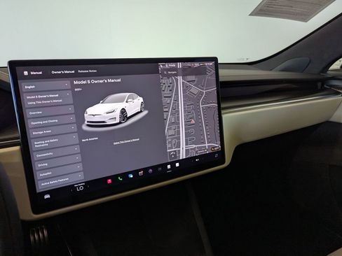 Used 2021 Tesla Model S Plaid image 11