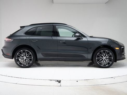 Certified 2025 Porsche Macan AWD/4WD image 4