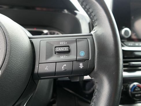 Used 2025 Nissan Pathfinder SV FWD image 16