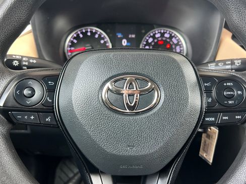 Used 2020 Toyota RAV4 LE image 27
