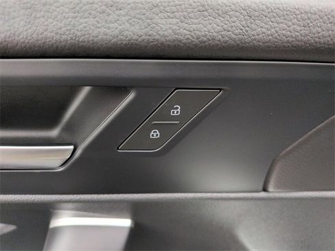 Used 2025 Volkswagen Jetta SE w/ Sunroof Package image 18