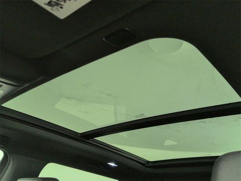 Certified 2022 Chevrolet Suburban Z71 w/ Luxury Package image 18