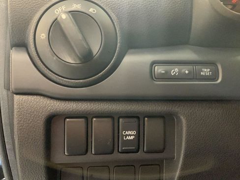 Used 2017 Nissan Titan S image 9