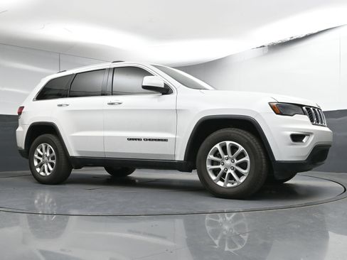 Used 2021 Jeep Grand Cherokee Laredo image 24
