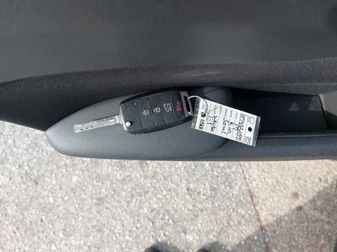 Used 2017 Kia Soul Base image 34