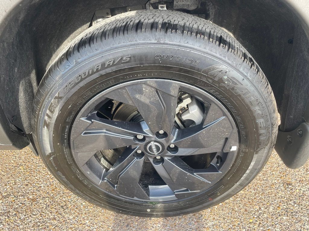 Certified 2026 Nissan Rogue SV FWD image 17